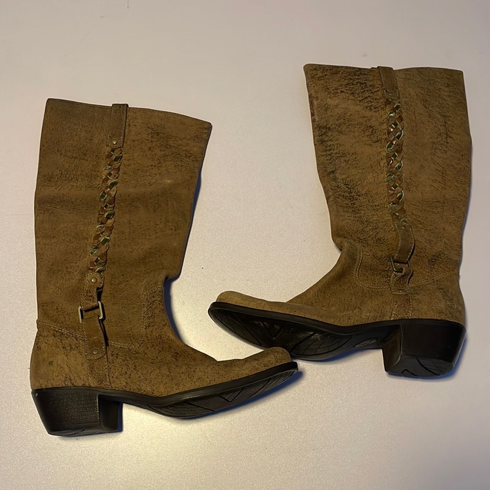 Clark Artisan women’s brown leather riding boots size 8